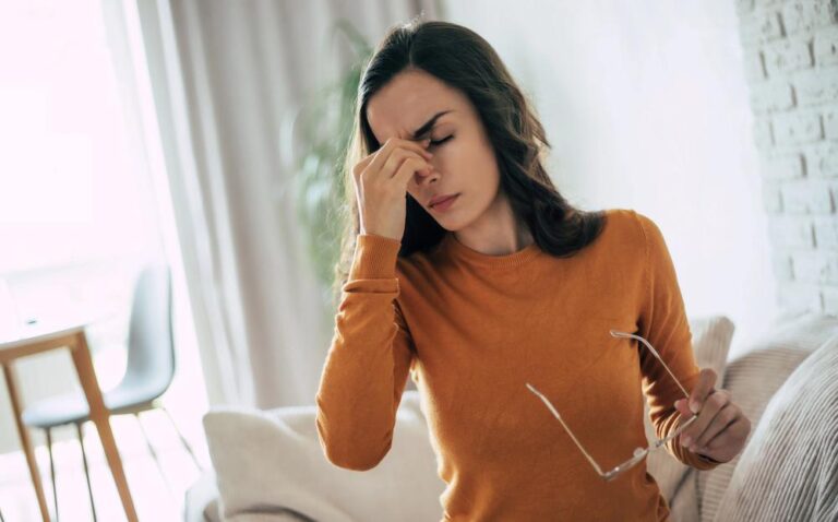 a lady having migraine needing instant migraine relief methods
