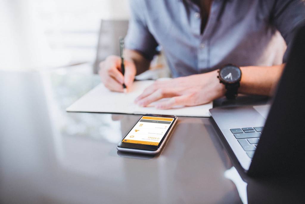 Man_booking_consultation book consultation via Instant Consult app